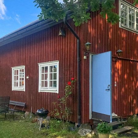 2 Bedroom Awesome Home In Vaestervik Västervik Exterior foto